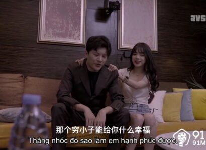 Cô nàng ca sĩ sa đọa đổi thân xác lấy ánh hào quang sân khấu